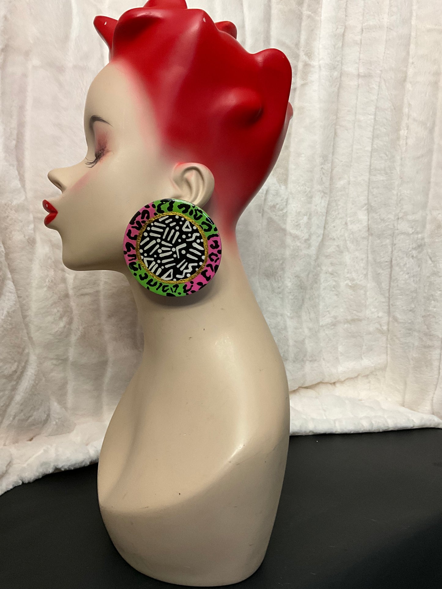 Queen’s Design Stud Earrings Pink and Green