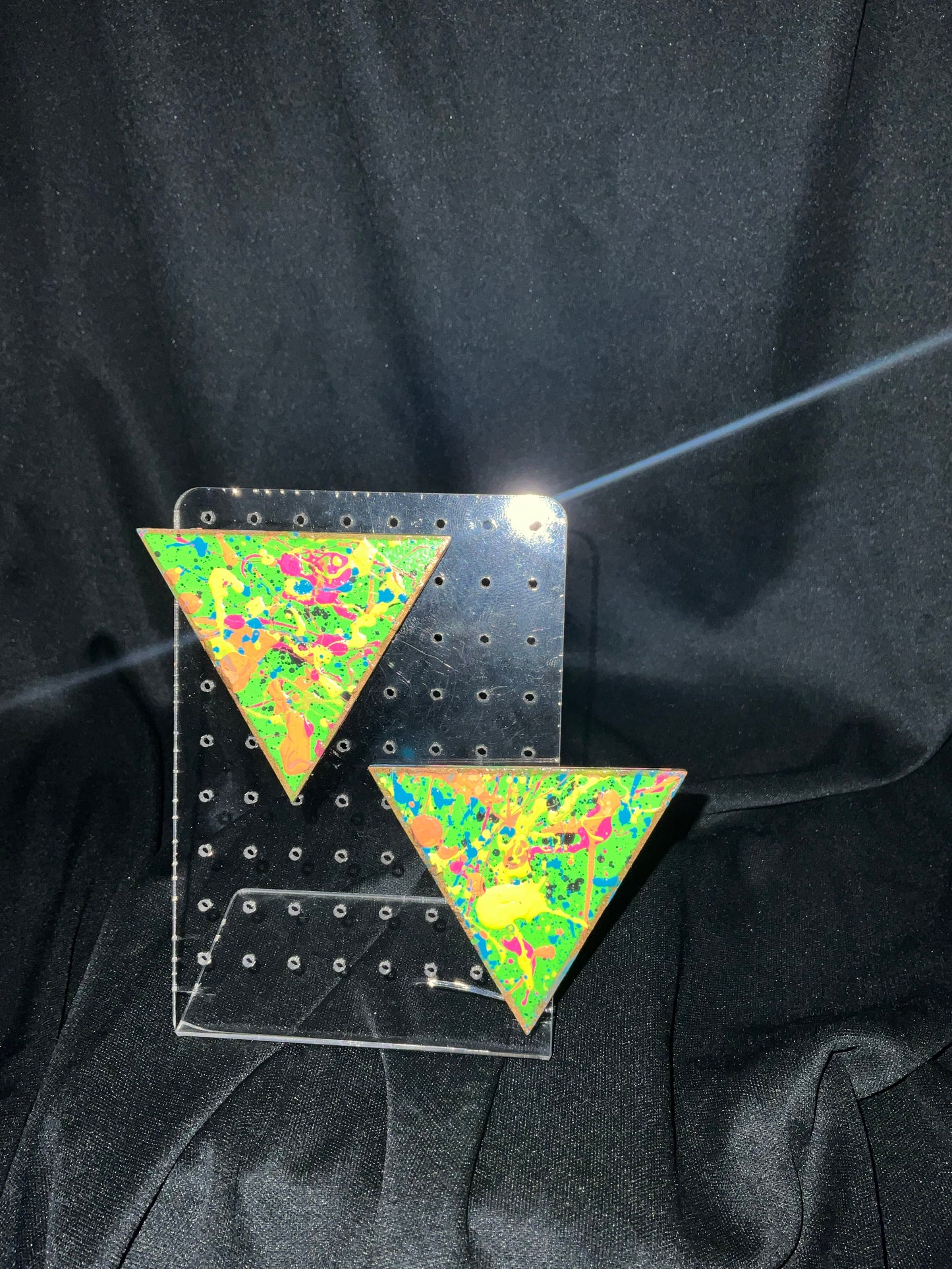 Splatter Paint Triangular Vibe Stud Earrings - green