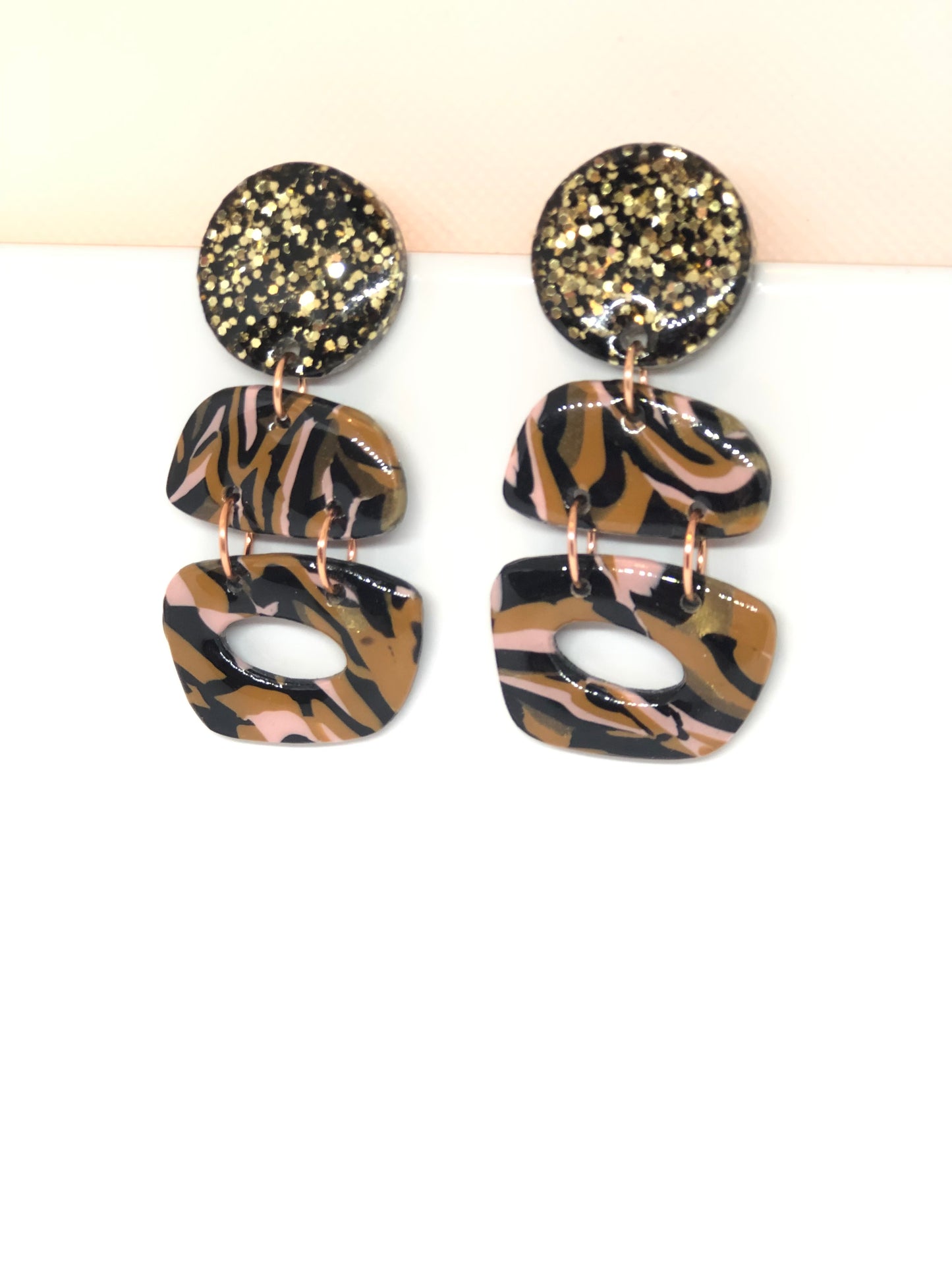 Queen Chic Afri Salmon and Black Stud Earrings