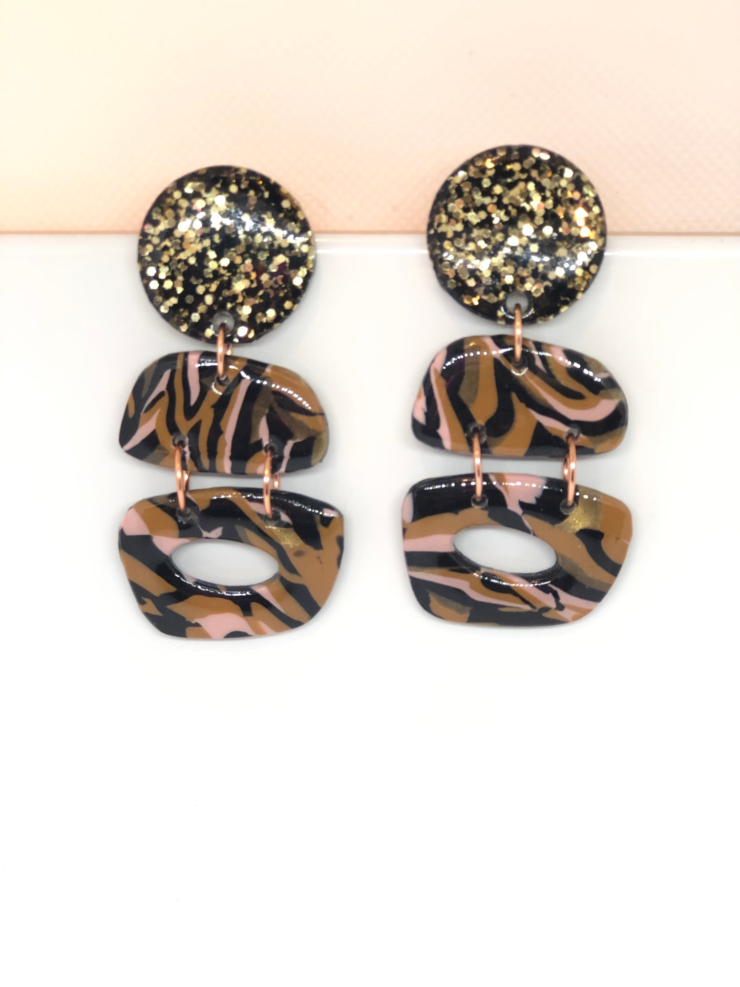 Queen Chic Afri Salmon and Black Stud Earrings
