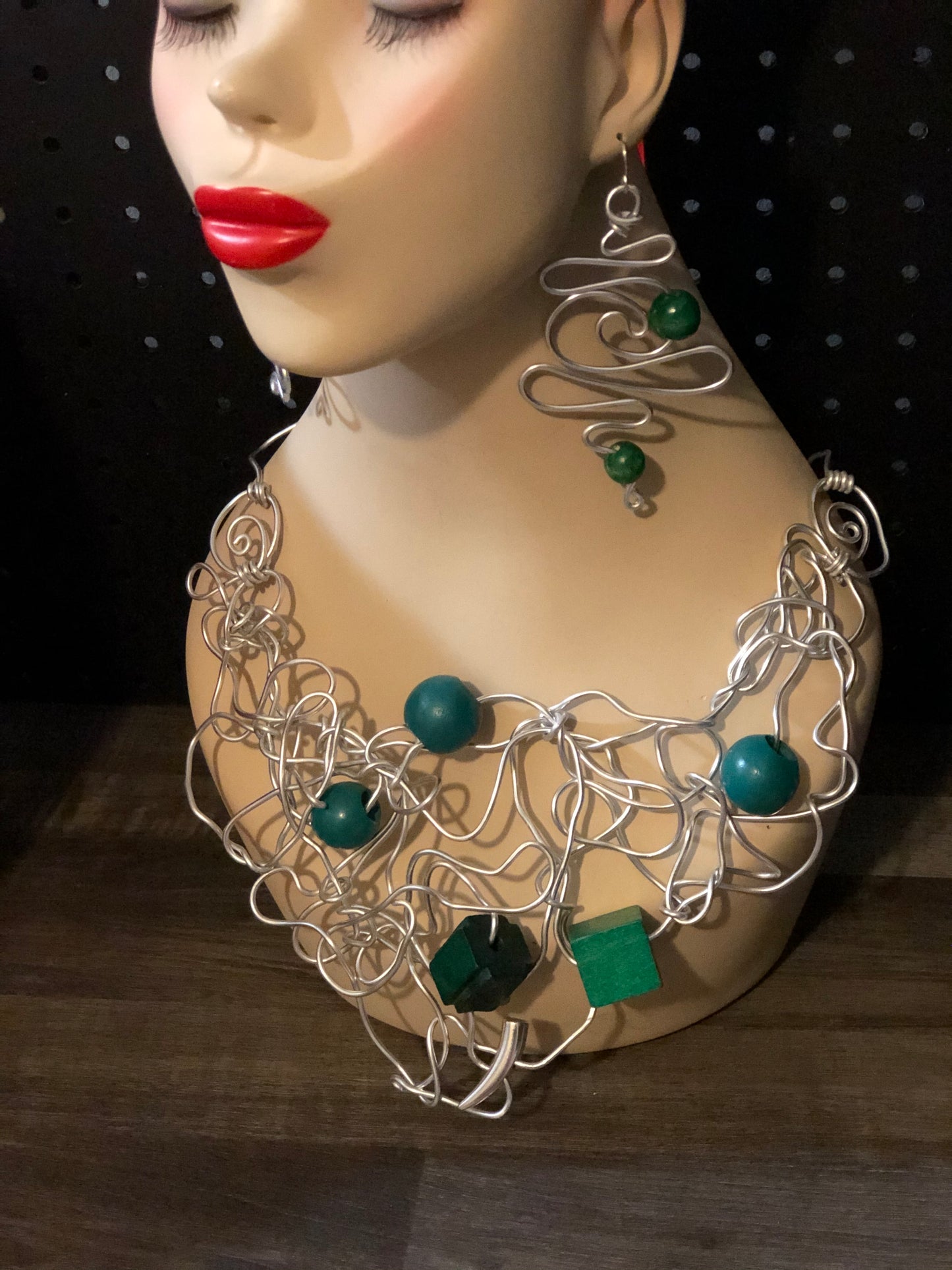 DTBD Green Beaded & Silver Wire Abstract Necklace and Earrings Set